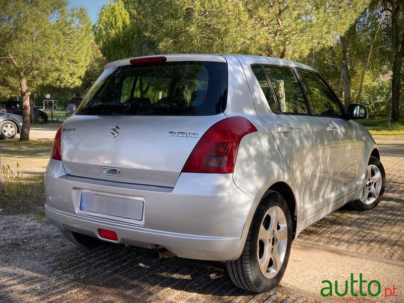 2007' Suzuki Swift photo #2