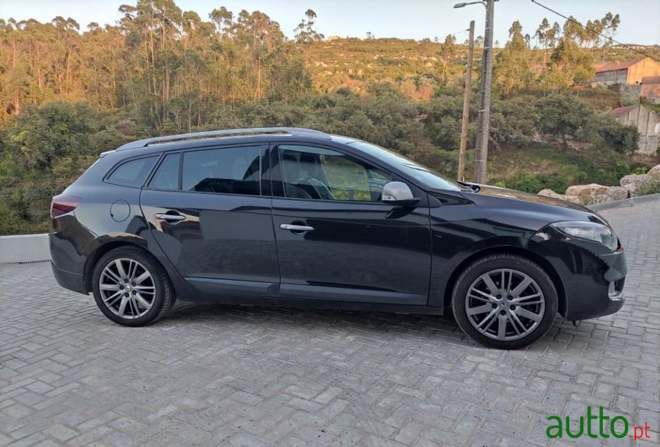 2010' Renault Megane Sport Tourer photo #1