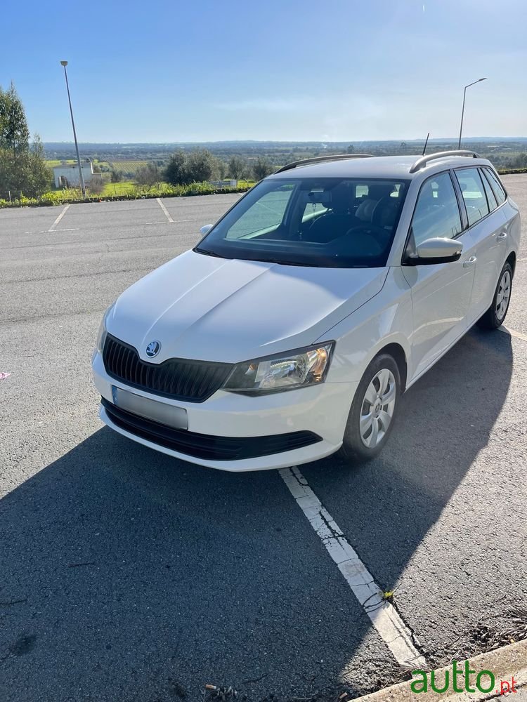 2015' Skoda Fabia Break photo #1
