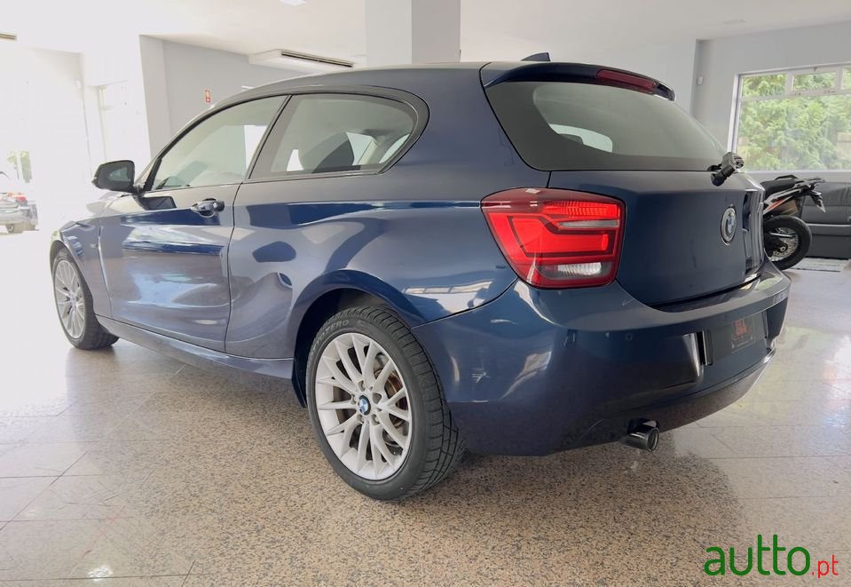 2013' BMW 118 Sport photo #2