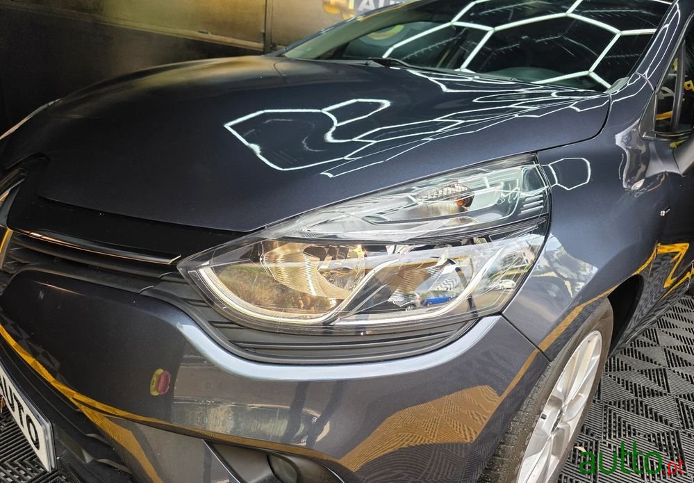 2020' Renault Clio Sport Tourer photo #5