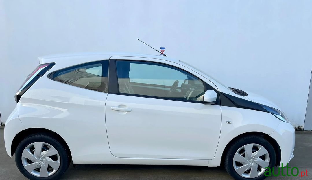 2016' Toyota Aygo photo #5