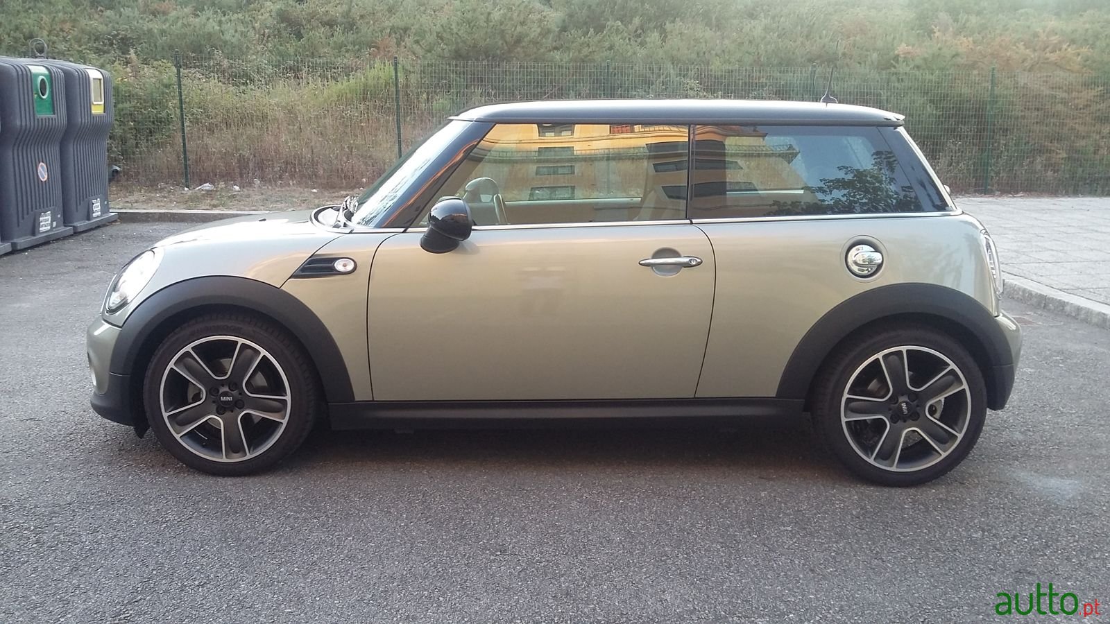 2011' MINI Cooper photo #2