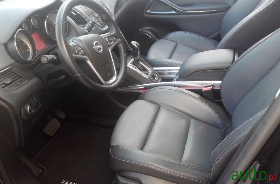2013' Opel Zafira photo #2
