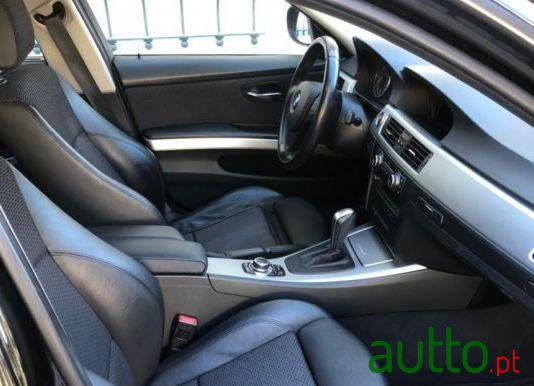 2010' BMW 320 photo #1