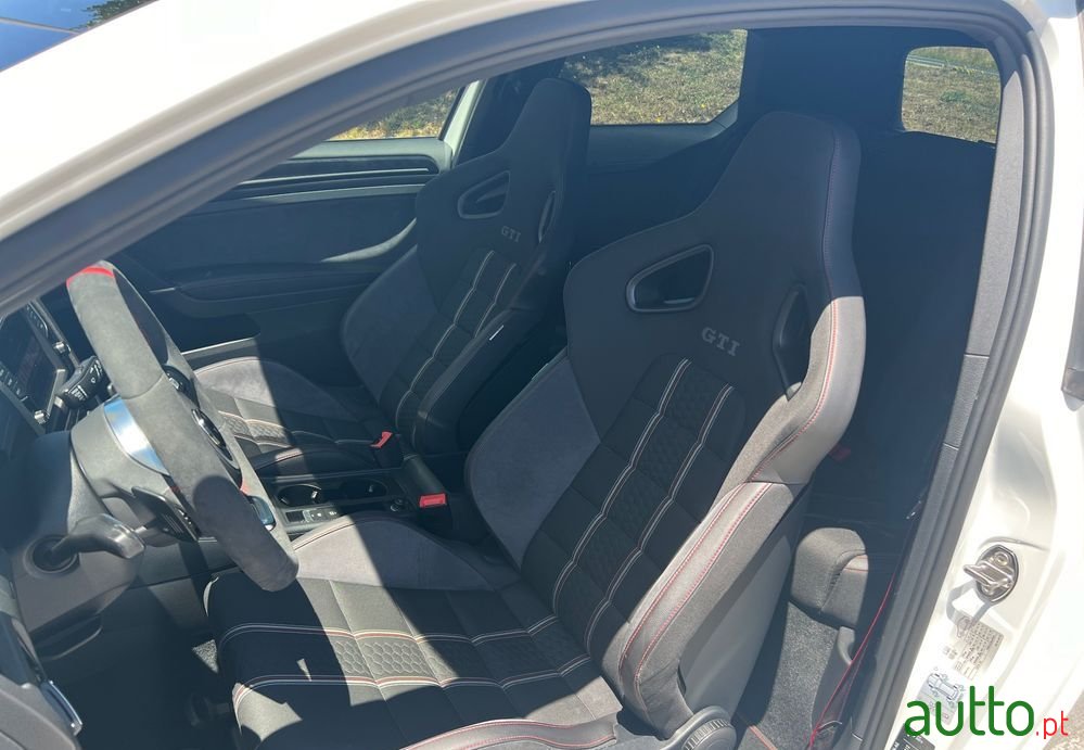 2016' Volkswagen Golf Gti photo #6