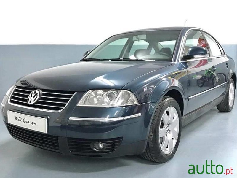 2004' Volkswagen Passat photo #1