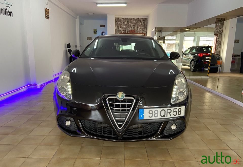 2010' Alfa Romeo Giulietta photo #3