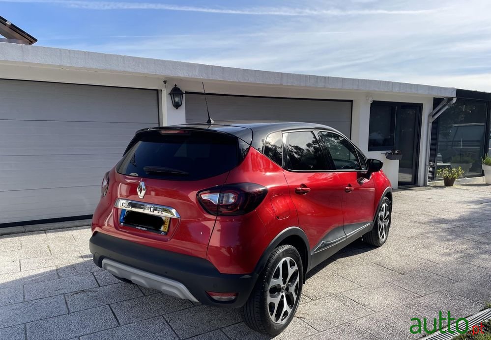 2019' Renault Captur photo #2