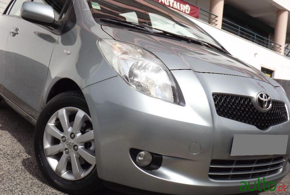 2009' Toyota Yaris photo #2