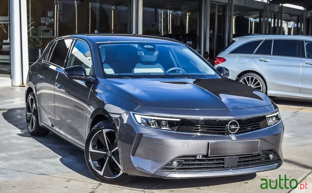 2023' Opel Astra 1.2 T Elegance photo #2