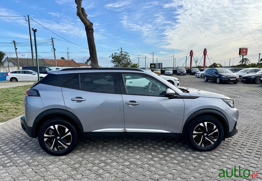 2021' Peugeot 2008 photo #5