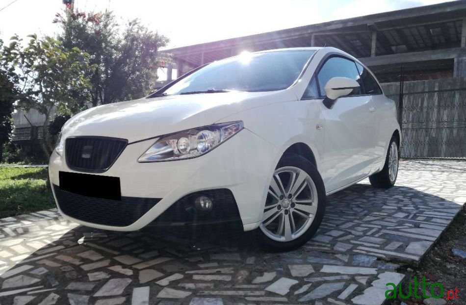 2010' SEAT Ibiza photo #2