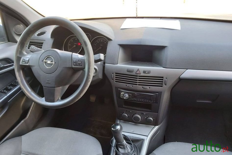 2006' Opel Astra Caravan photo #3