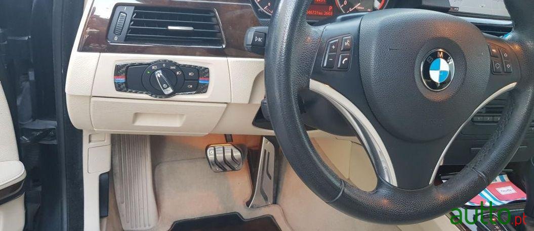 2009' BMW 320 Cabrio photo #2