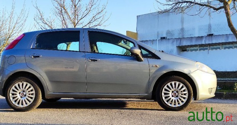 2010' Fiat Grande Punto photo #5