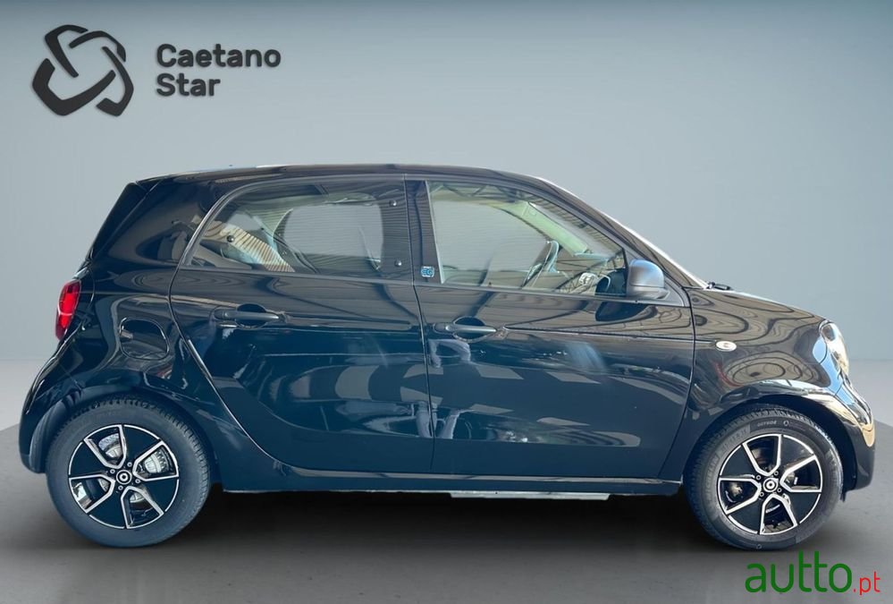 2020' Smart Forfour Electric Drive Passion photo #5