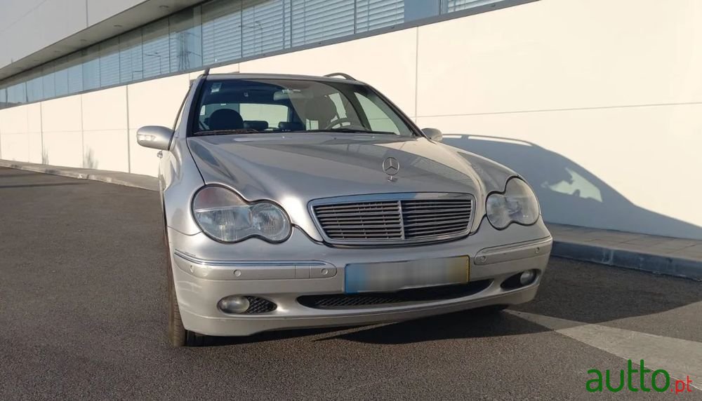 2002' Mercedes-Benz Classe C photo #3