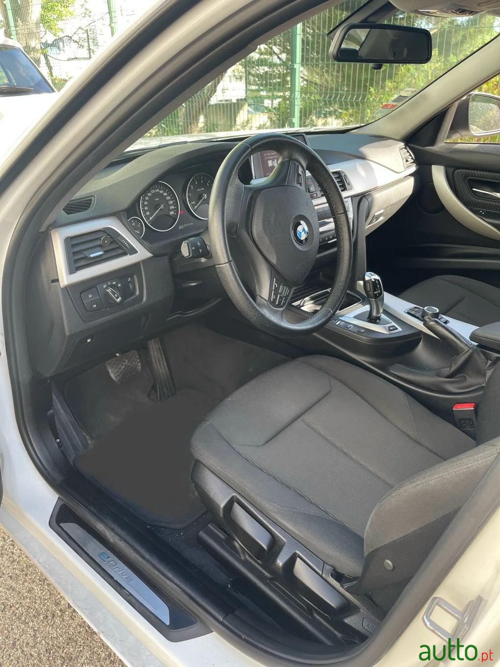 2018' BMW 330 photo #5