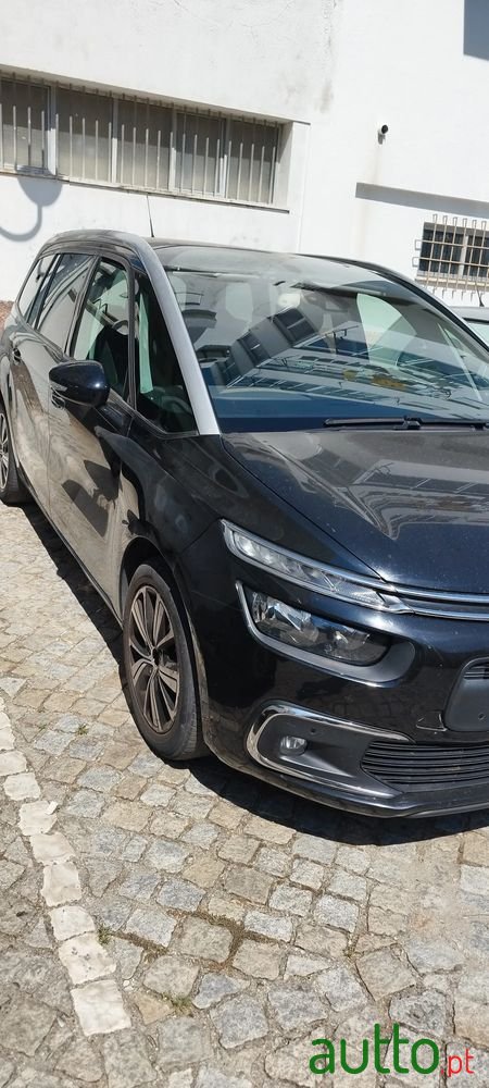 2016' Citroen C4 Grand Picasso photo #2