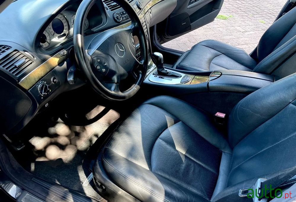 2004' Mercedes-Benz E 320 photo #5