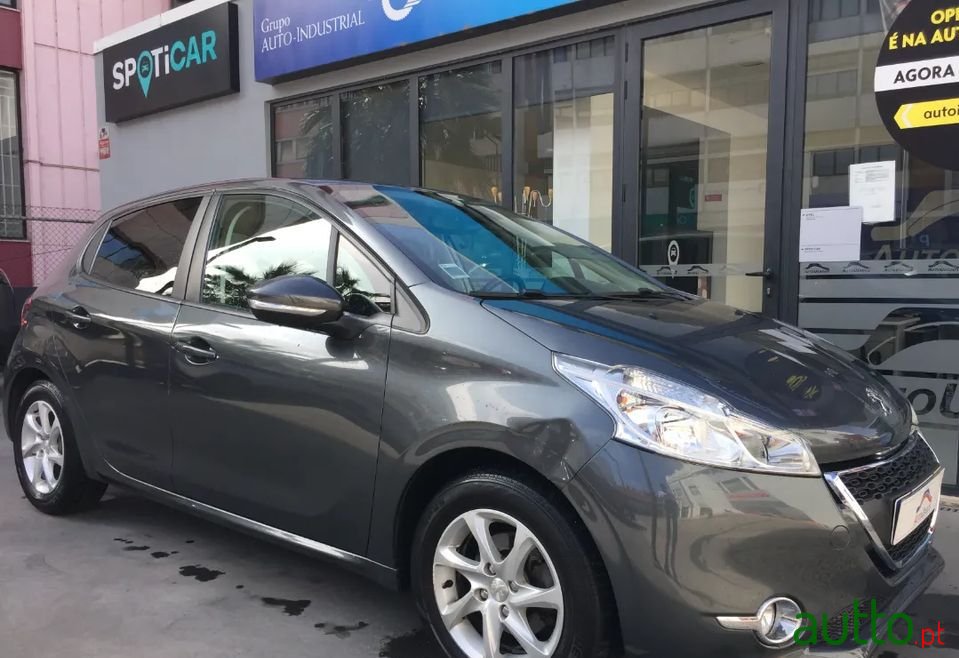 2015' Peugeot 208 photo #1