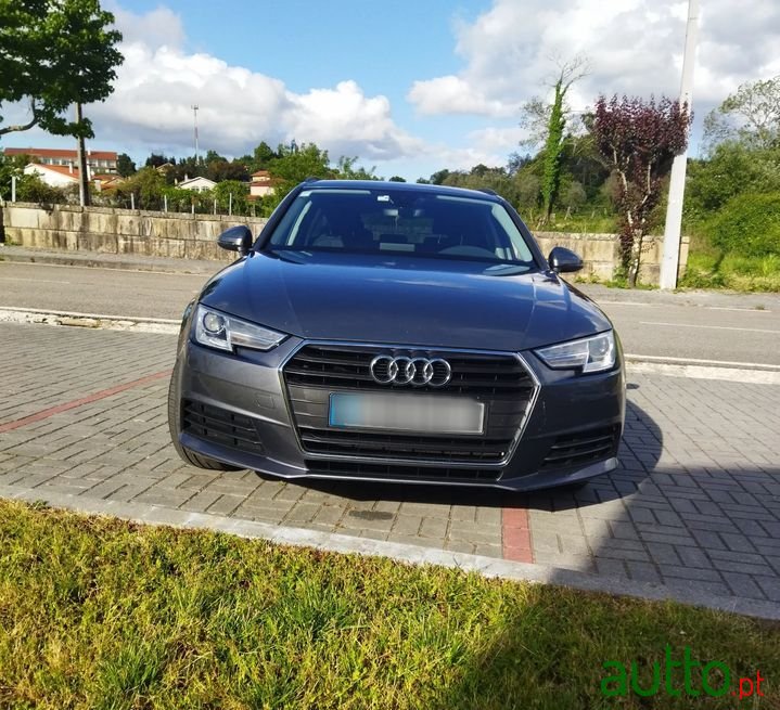 2017' Audi A4 Avant photo #1