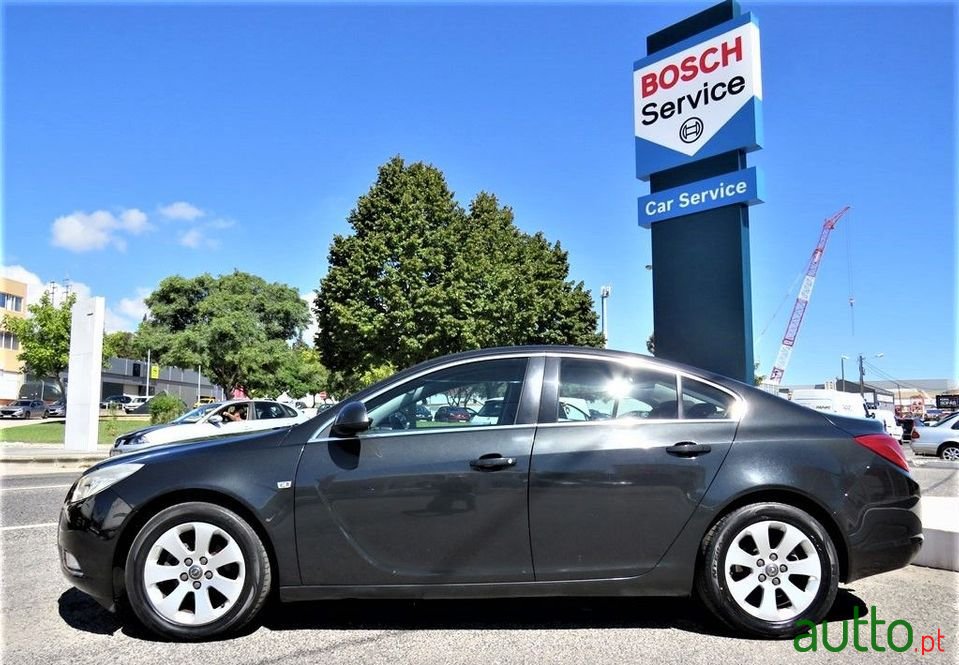 2010' Opel Insignia photo #3