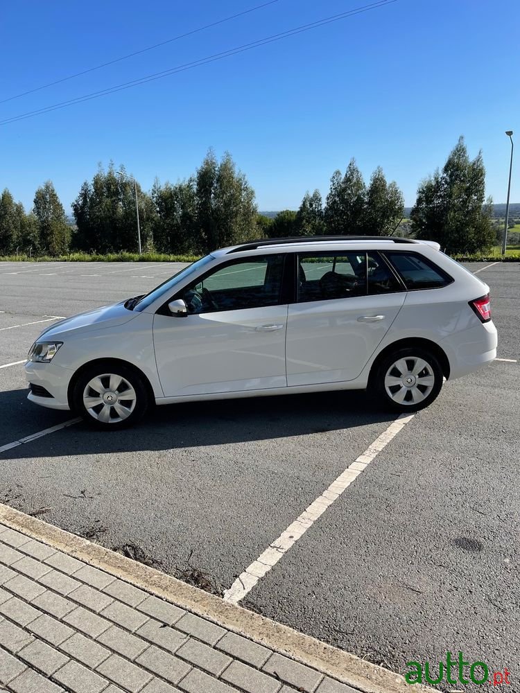 2015' Skoda Fabia Break photo #5