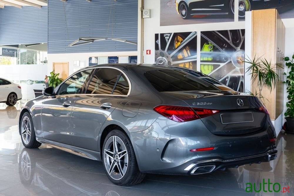 2024' Mercedes-Benz Classe C De Amg Line photo #5