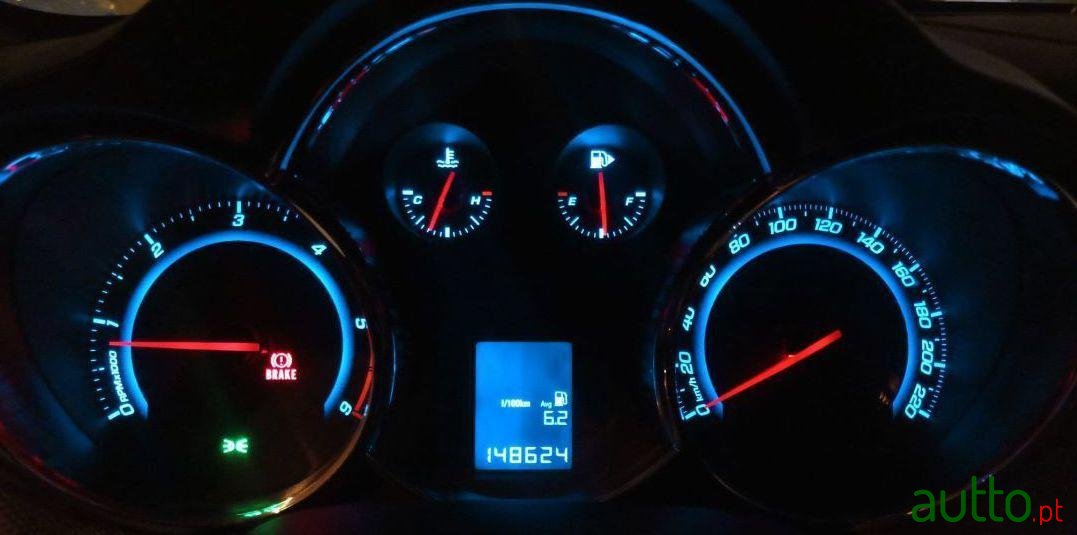 2011' Chevrolet Cruze Lt photo #2