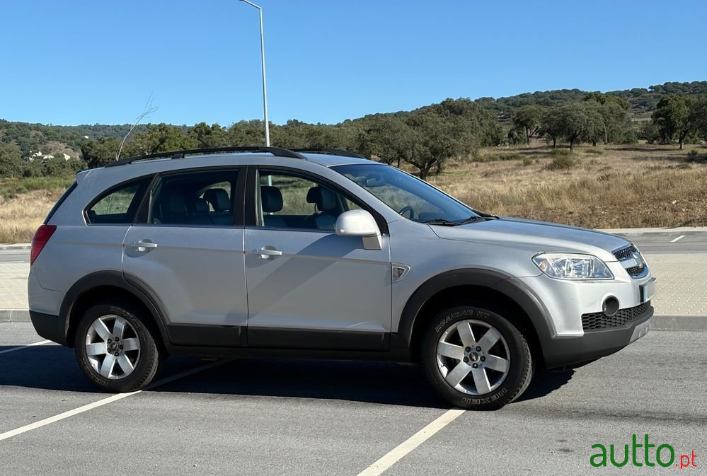 2008' Chevrolet Captiva 2.0 Vcdi Seven 7L photo #5