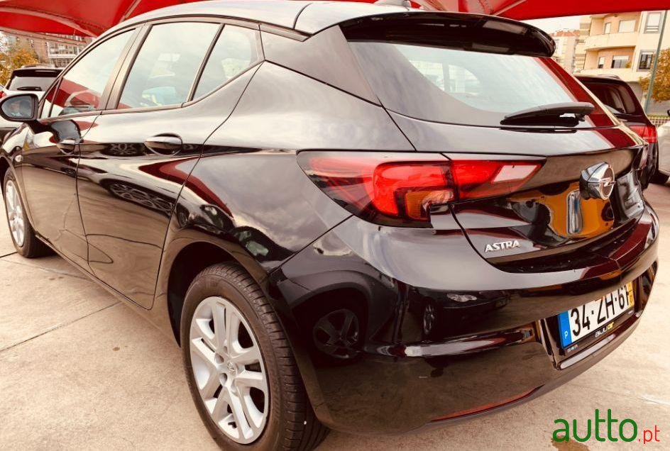 2017' Opel Astra photo #2