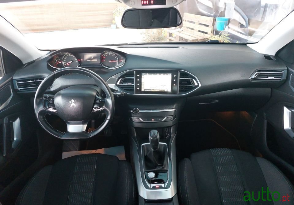 2017' Peugeot 308 photo #5