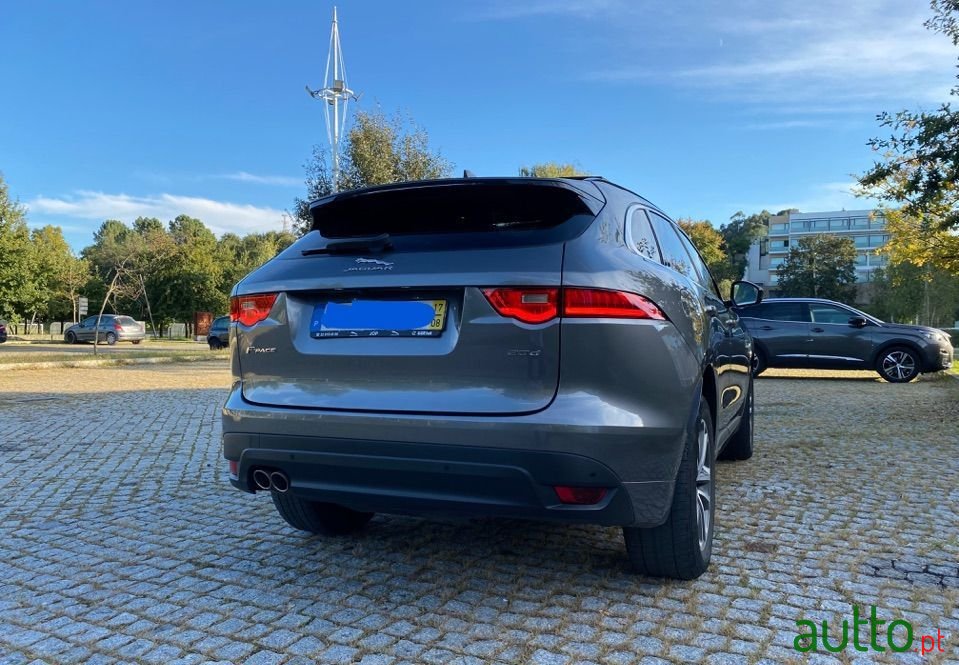 2017' Jaguar F-Pace photo #5