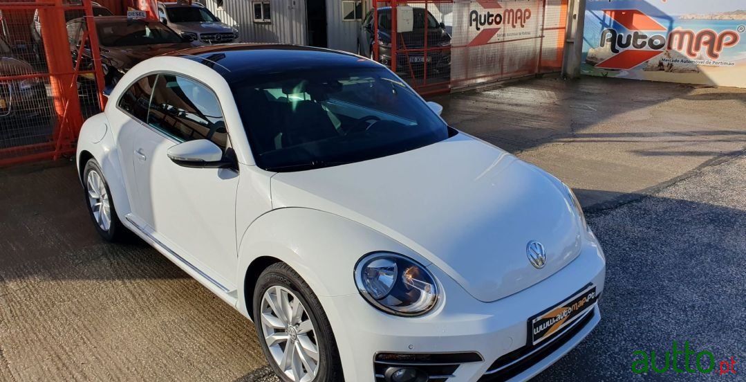 2018' Volkswagen New Beetle photo #4