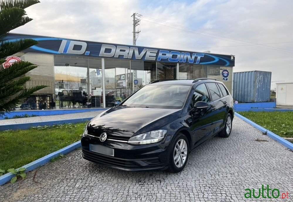 2018' Volkswagen Golf Variant photo #2