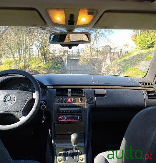 1997' Mercedes-Benz E-290 Td Avantgarde photo #5