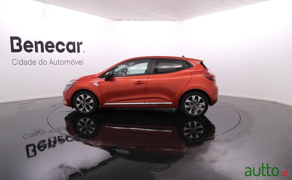2021' Renault Clio photo #3