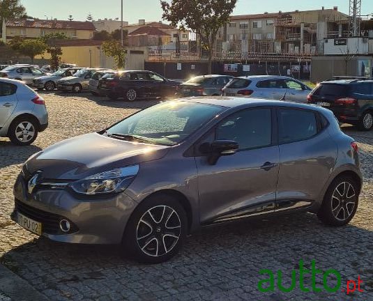 2015' Renault Clio photo #2