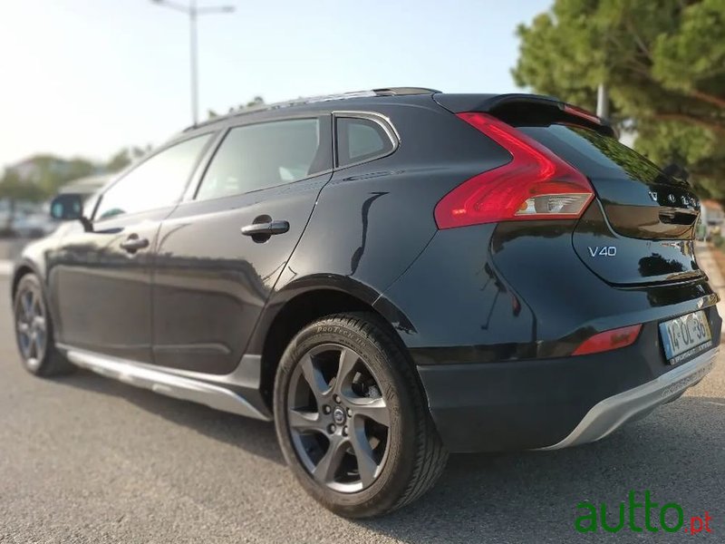 2014' Volvo V40 Cross Country photo #1