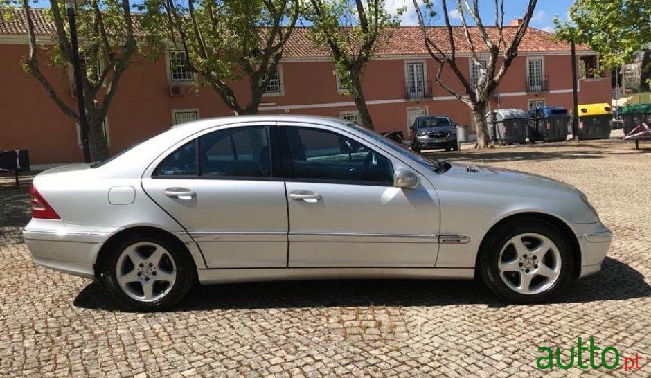 2002' Mercedes-Benz C-220 Cdi Avantgarde photo #2
