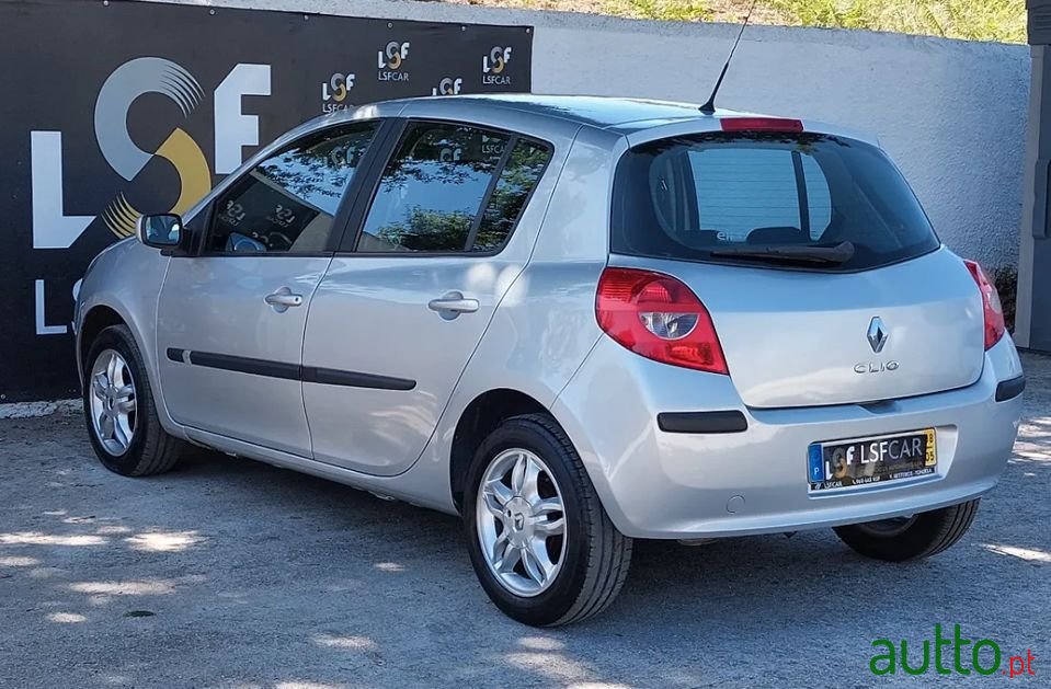 2008' Renault Clio photo #5