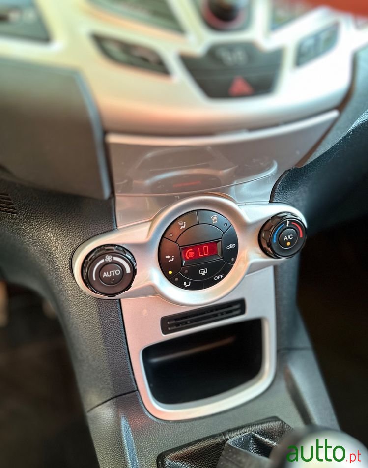 2009' Ford Fiesta 1.25 Titanium photo #6