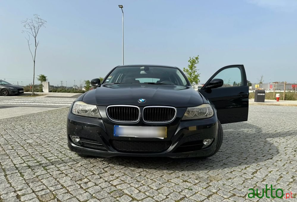 2010' BMW 316 D Touring photo #5