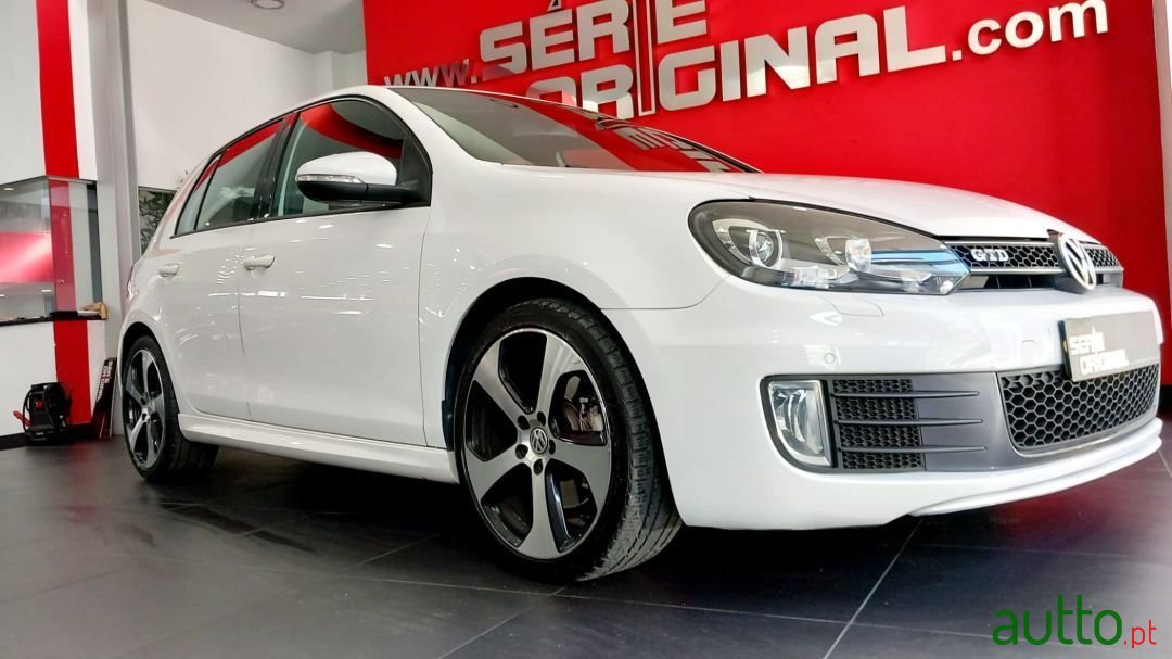 2009' Volkswagen Golf photo #4