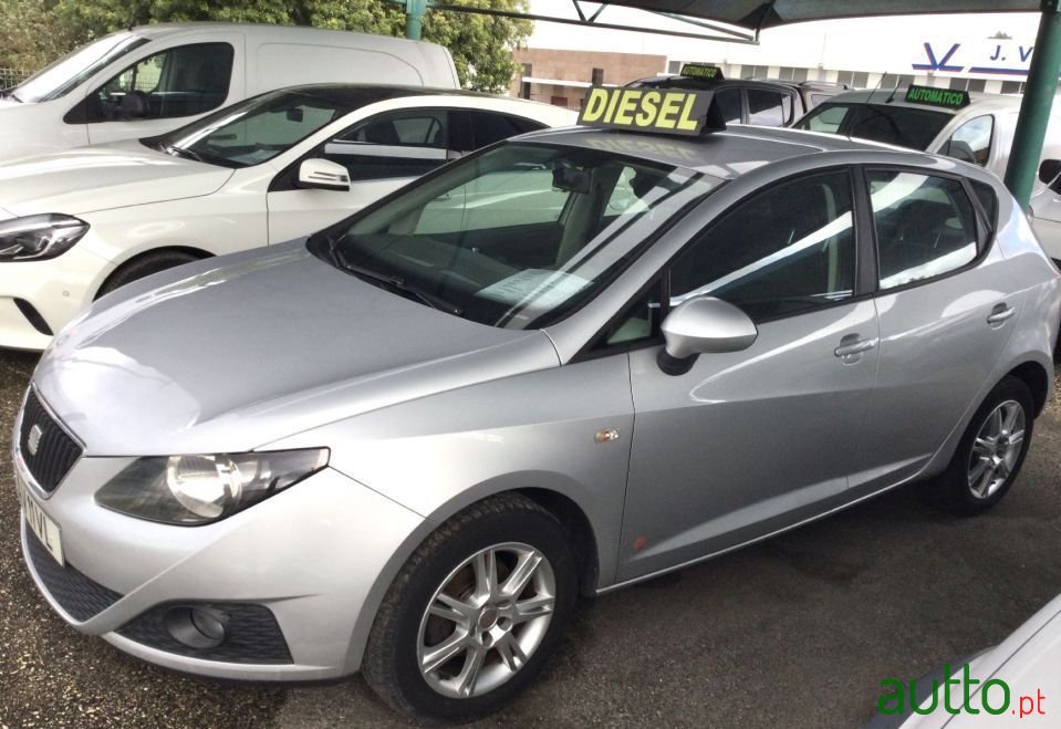 2012' SEAT Ibiza photo #2