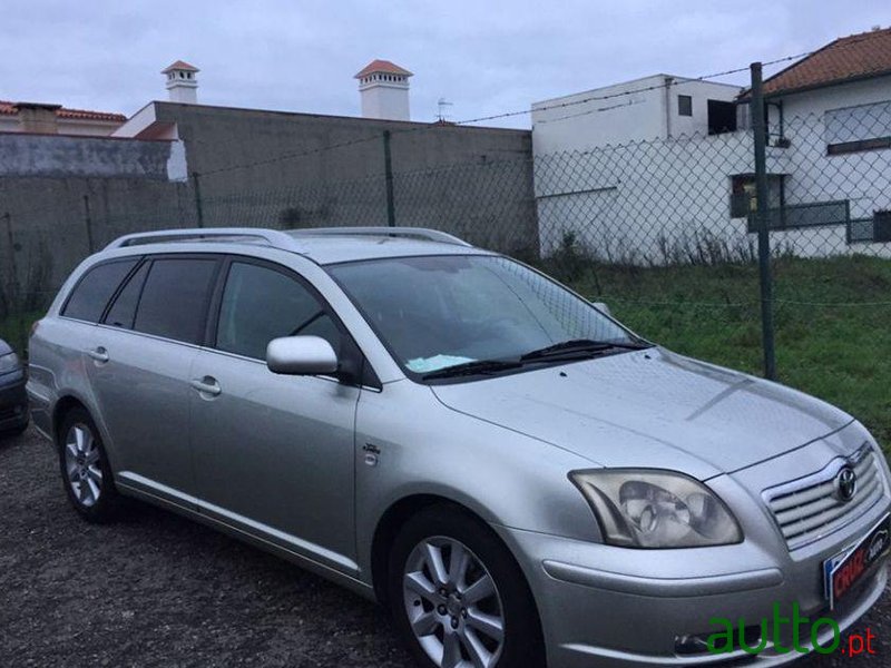 2003' Toyota Avensis photo #1