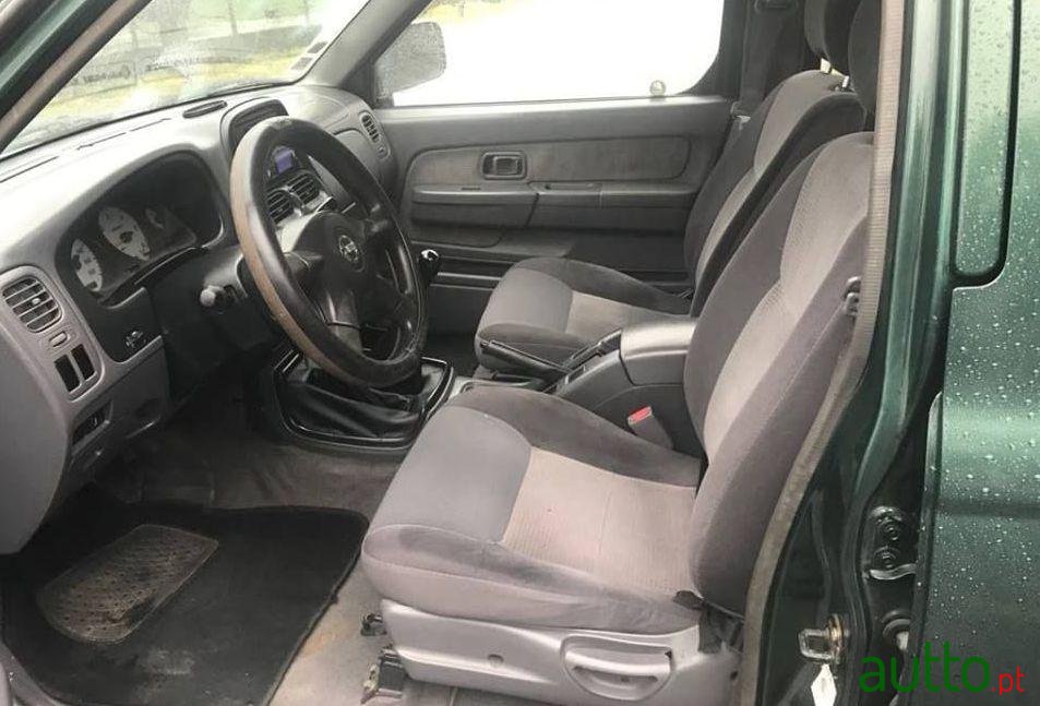 2003' Nissan Navara 4X4 photo #2