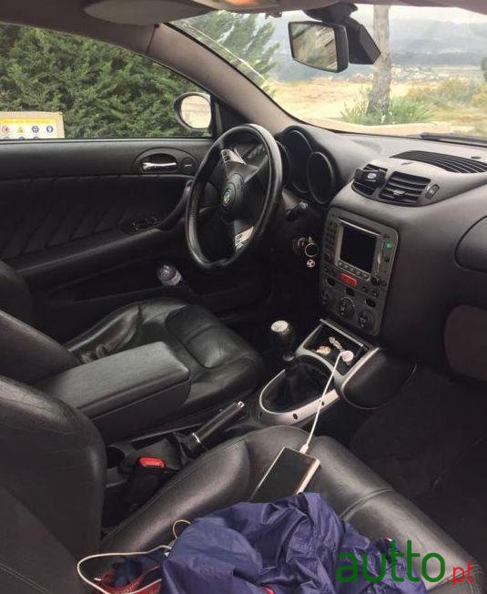 2005' Alfa Romeo GT photo #2